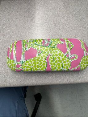 Lilly Pulitzer Glasses Eyeglass Hard Case Pink with Green Giraffes 6 1\2" long
